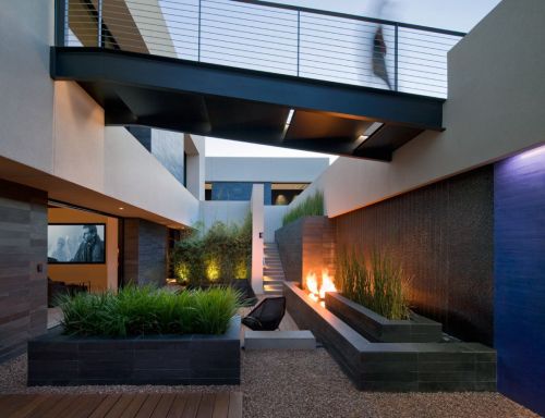 lasvegaslocally:  The Glitz and Glamour – and Crazy Modern Design – of the “Tresarca House” #Vegas #RealEstate Gallery: http://www.homesandhues.com/The-Glitz-and-Glamour-of-Vegas-is-Alive-in-the-Tresarca-House/  The whole house is cool but