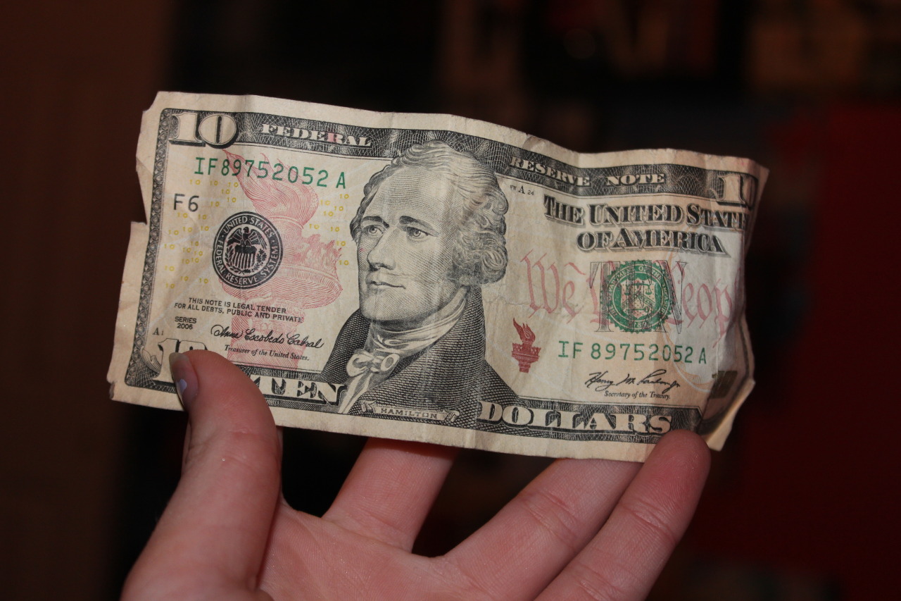 tak30ff:  yall seem to like pictures of currency so enjoy my peasant cash flow~