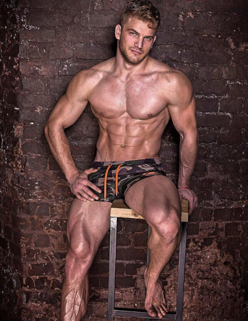 chudoguys:    Leonid Moissidi by Sasha Kosmos   