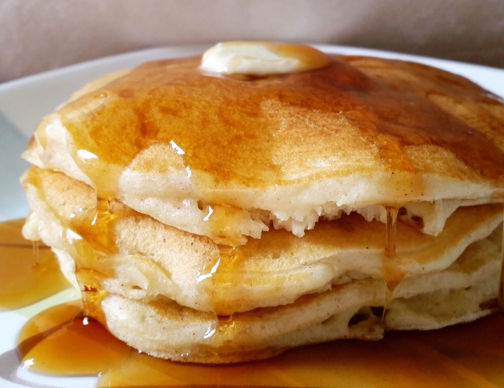 fullcravings:  Vanilla Cinnamon Buttermilk Pancakes