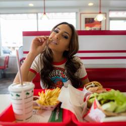 cenzol:  Photo | In n Out #1 w/ @jaslinsky