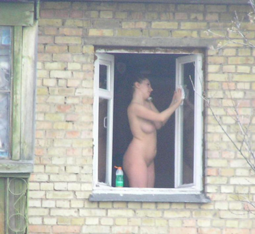 thehomenudist:  3/3Doing leisure activities in the nude is more fun. There is no