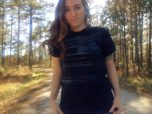 brass-steel-lead:  cisnowflake:  kibosh-josh-mahgosh:  lnnocentbystander:  shiny-kit-syndrome:  Samantha Jay - an American who spent time with the kurds fighting ISIS.  SICK  🎶There she is, Miss America There she is, your ideal 🎶  So much respect.