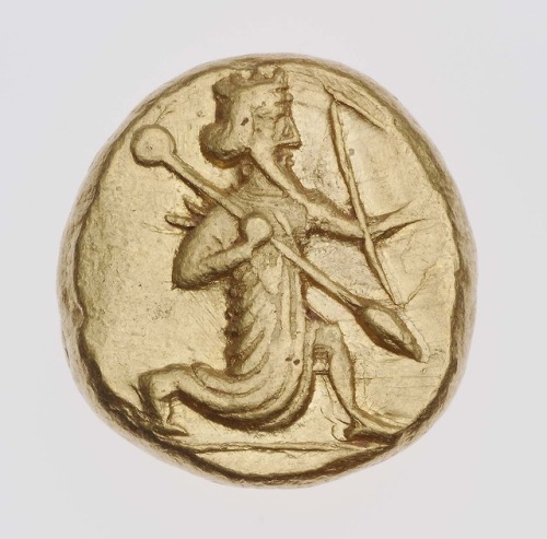 Daric of Kingdom of Persia with the Great King in kneeling-running attitude (obverse) and oblong inc