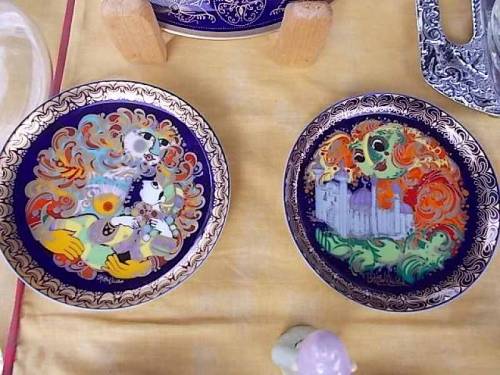 Decorative plates offered for sale during antiquities market - May/2022, Wroclaw, Poland.