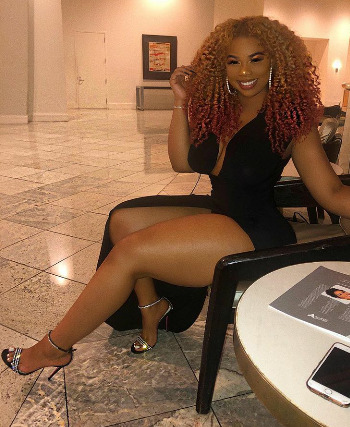 kingjazziedad:  DeliciouslyCurvy. BootiDelicious. Scrumptious..Ms. RavieLoso 💛💚💙Tt