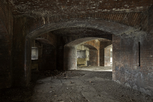 patgavin:  Fort Carroll, Baltimore, Md Pre-Civil War man-made defense island in the middle of the Patapsco River, designed by Robert E. Lee, abandoned for almost a century.   holy shit, this place looks amazing…never heard of it, but wow, that