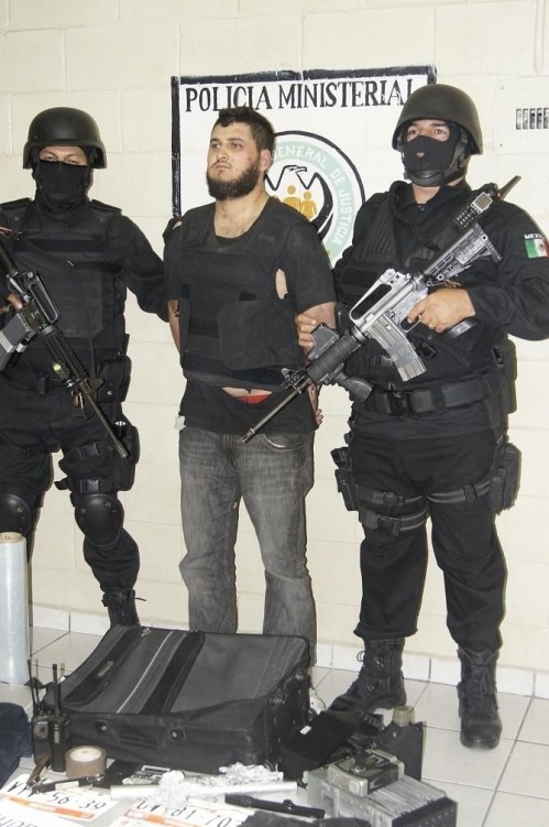 ismellpotyousmellit:  El Rojo Gente De Los Mazatlecos