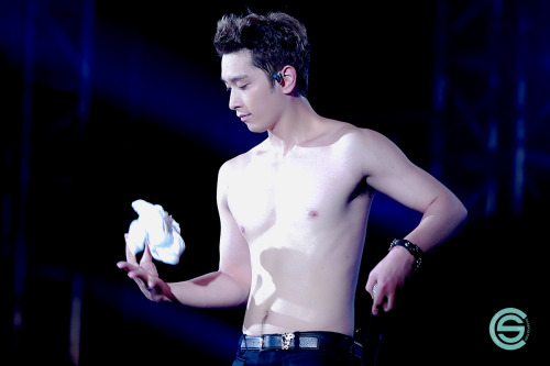 hairykpoppits:  Topless & hairy Chansung 