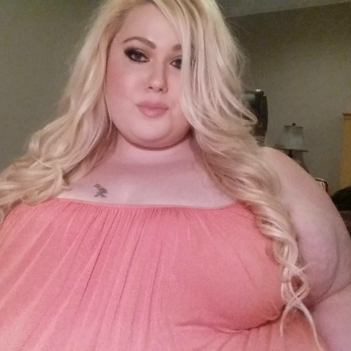rock-a-belly:  abdullah-a-e-b:  @destinybbw look at that arm is fat  Goddess !!!! 