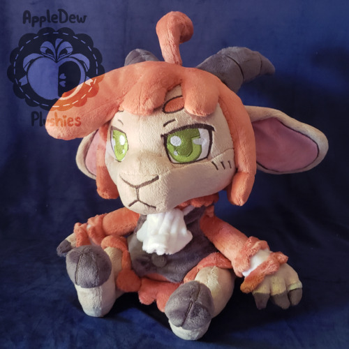 appledew: Jakkob is all set!Made for Lugidog on Twitter.This plushie is made of minky, custom hand-d