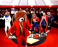 theicewaterjoneseffect:  stringerbells-deactivated202105: Harlem Shake - Miami Heat Edition (x)  Not a Heat fan, but this is major! 