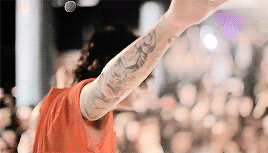 gwiyowos-deactivated20151216:  kick me 