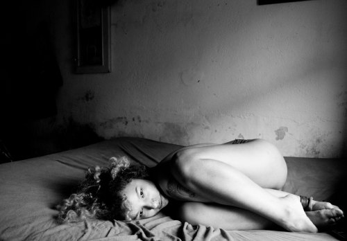 farfallamaerulav:    Quando o corpo emaranha, enrosca em si - silêncio   