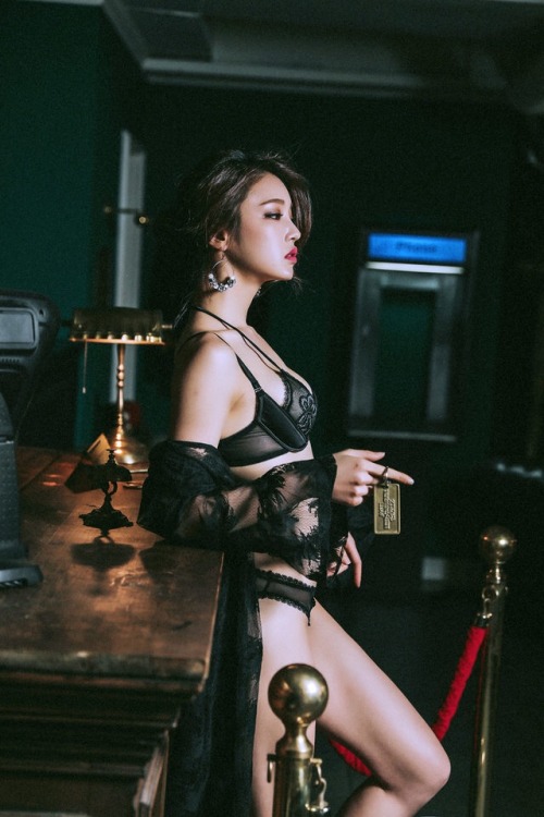 explicitlyambiguous: Park Jung Yoon (Lustful Countess set; via Imgur)