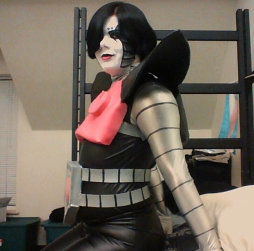 actually&ndash;mettaton: “Before and after 2L of cream soda. I had to pause a few times to rub mysel