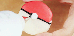 ryeou:  how to: 「pokeball macarons」 