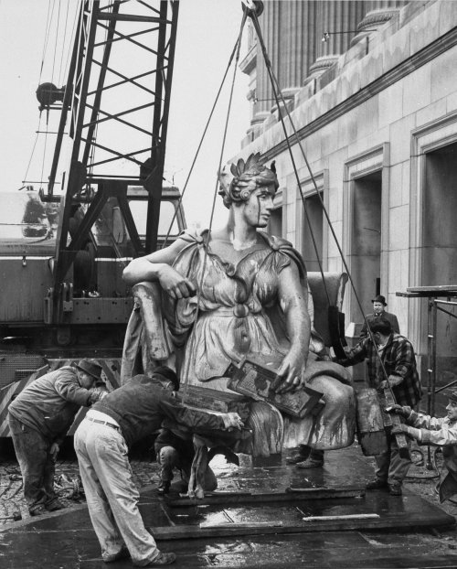 Ever noticed the two large-scale sculptures flanking the Museum’s entrance on Eastern Parkway? These