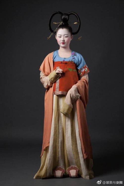 ziseviolet: Recreation of Chinese hanfu, hairstyles, accessories, and makeup of the Tang dynasty.