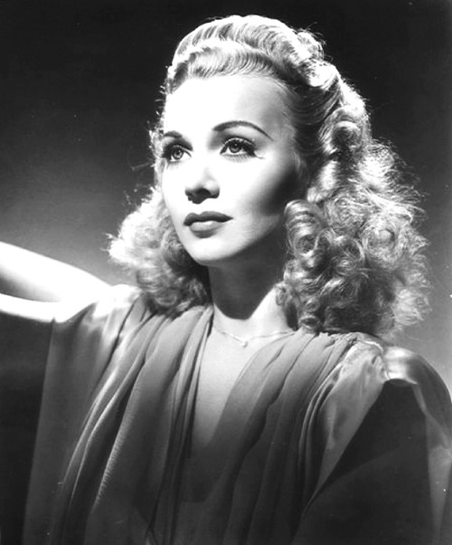 Carole Landis, 1941, publicity for I Wake Up Screaming.Another Hollywood blonde who died too soon.Sh