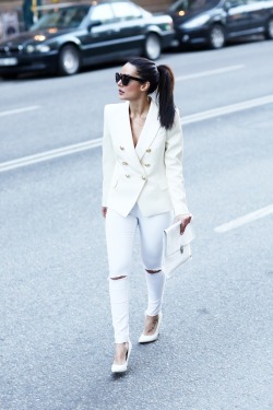 justthedesign:  Sharareh Sophia Hosseini demonstrates exactly how to pull off the all-white look, pairing a gorgeous double breasted blazer with distressed white jeans and a pair of white stilettos.  Blazer: H&amp;M, Jeans: Bikbok, Heels: Have 2 Have,