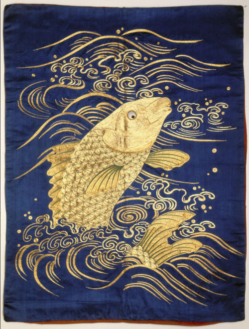 yorkeantiquetextiles:Embroidered gift cover (fukusa).  Early 19th century, Japan.  Gift of
