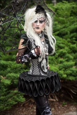 victorian-goth:  Victorian goth 