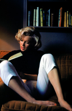 missmonroes:  Marilyn Monroe photographed