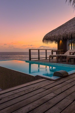 0ce4n-g0d:  Sunset in Paradise by Manish