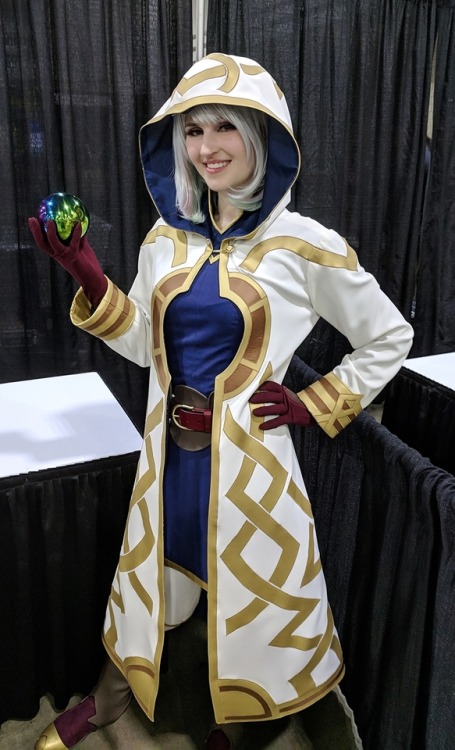 I had such an amazing time at Momocon in my new FEH summoner/Kiran cosplay! Thank you so much to all