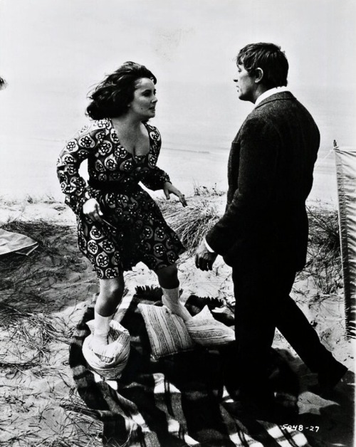 Elizabeth Taylor and Robert Mitchum - Secret Ceremony, 1968.