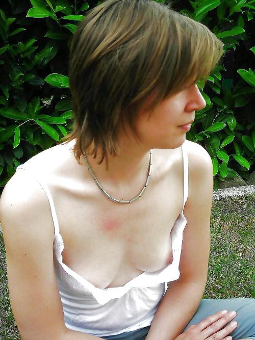 More nip slips and pussy slips pics at http://pussyslip.tumblr.com/ porn pictures