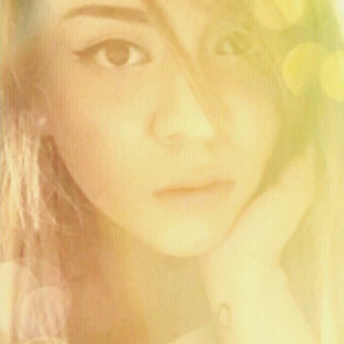 melwantsalokihug:   2013 selfies  Mel you need to post 9 selfies every day.