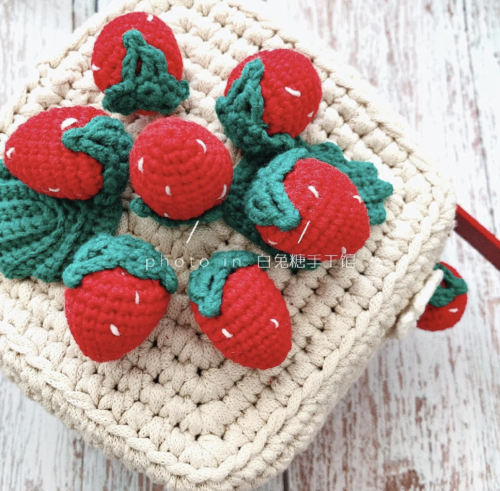 Crochet Strawberry Bag by MumuTimeHandmade