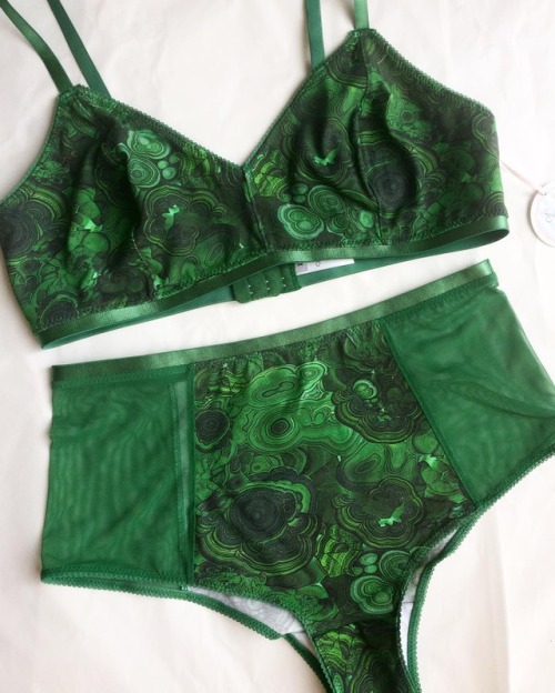 sosuperawesome:Malachite Bralette and High Waist Undie by Adrianna Tenorio on EtsySee our ‘lingerie’