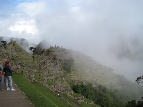 Niebla de la madrugada quemándose, Machu Picchu Perú, 2010.