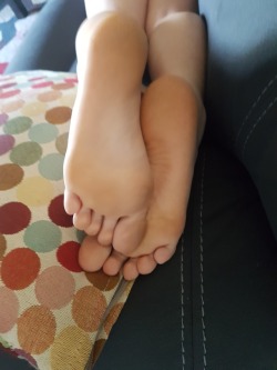 simpsonsbear-blog:  Cute soles at home