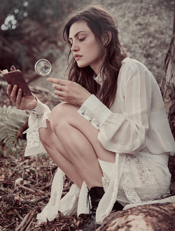 Phoebe Tonkin