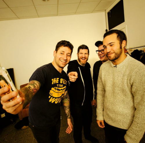 thnksfrthmania:trohmann:FOBPete looks so soft and cuddly in that sweater I want to hug him so bad