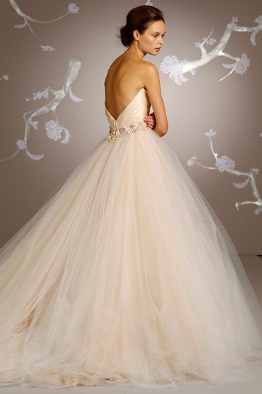 I do not hide the fact that Lazaro is one of my favorite bridal gown designers, so I was ecstatic wh