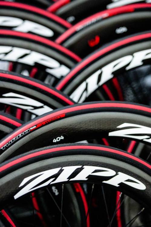 laicepssieinna:  SRAM NRS cars always are well stocked with Zipp wheels. Photo by Gruber Images Vive