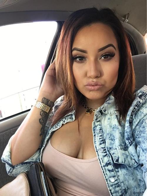 latinashunter:  Beautiful Thick Mamasota Perfection!