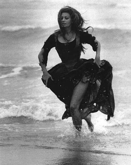 underchestnuttree84: Sophia Loren in “More Than a Miracle / C'era una volta” - 1967