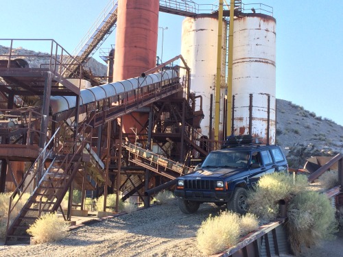 adventurous-watermelon:Abandoned Perlite Mine/Quarrt and processing plant, California. Perlite is a 