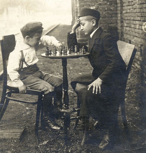 Jewish boys playing chess in Łowicz, Poland, 1919. YIVO.