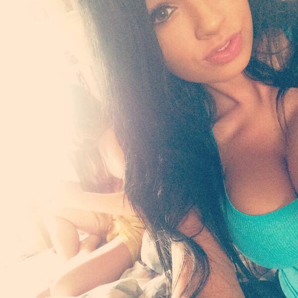 amateur-implant-pics:  ParisRoxanne0