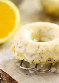 foodffs:  Baked Lemon Poppyseed Donuts with