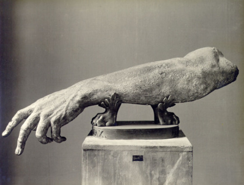 ouijno: Identified arm of the Roman (possibly Hadrianic) variety, Vatican Museum, 
