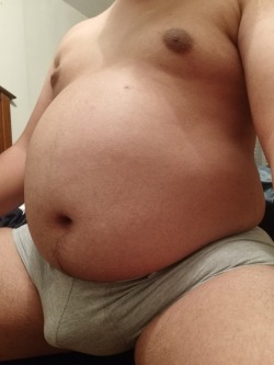 gainerburr:Stuffed belly!I had a hamburger, 20 nuggets, some fries, a chocolate milkshake