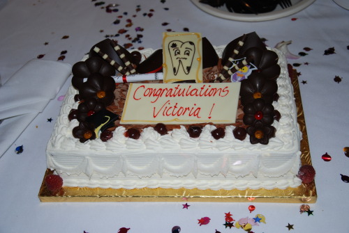 luckyxpaws:  Congratulations to my sister, Dr. Victoria Lim!   Yayy!! Congrats Vickie!